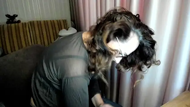 lauraoven online show from February 1, 1:09 pm