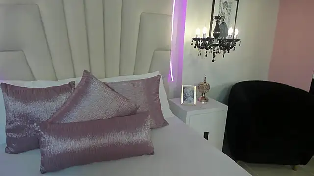 Snapshot of Sofiia_W26 chatting on May 11, 12:33 pm Sofiia W26 online show from May 11, 12:33 pm