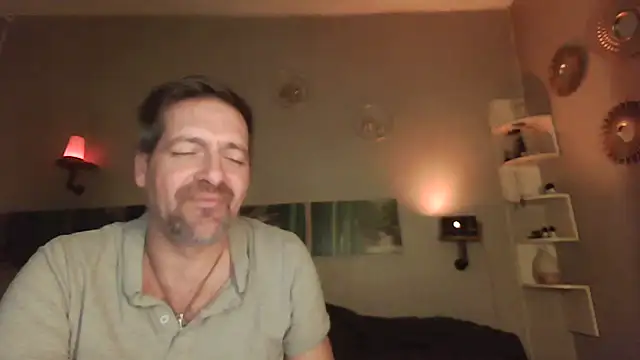 Snapshot of matrikes1 chatting on December 13, 12:42 am matrikes1 online show from December 13, 12:42 am