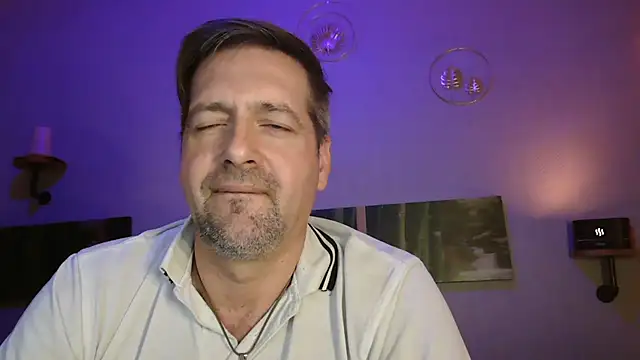 Snapshot of matrikes1 chatting on December 20, 8:23 pm matrikes1 online show from December 20, 8:23 pm