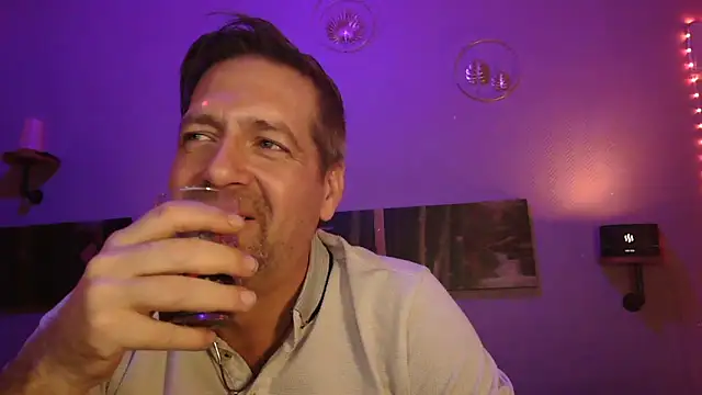 Snapshot of matrikes1 chatting on December 21, 11:02 pm matrikes1 online show from December 21, 11:02 pm