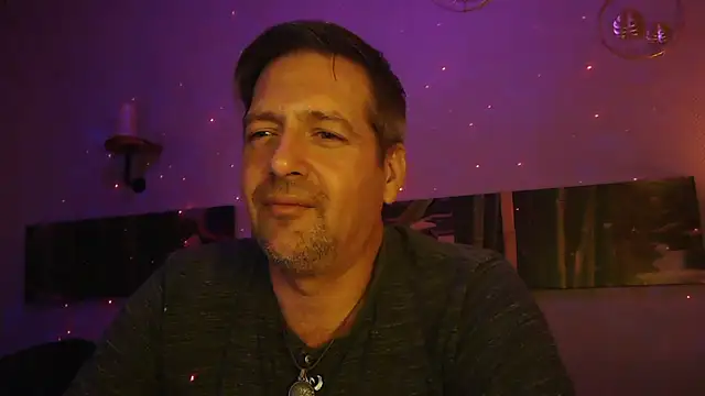 Snapshot of matrikes1 chatting on December 23, 8:47 pm matrikes1 online show from December 23, 8:47 pm