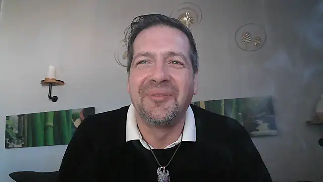 Snapshot of matrikes1 chatting on December 26, 11:10 am matrikes1 online show from December 26, 11:10 am