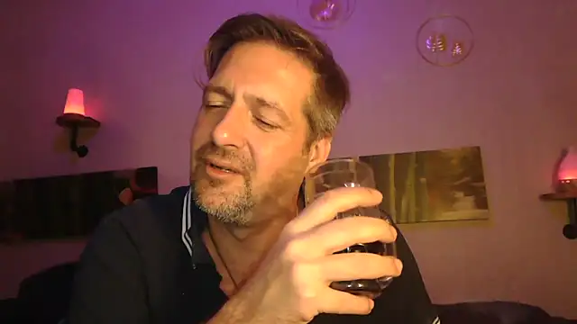 Snapshot of matrikes1 chatting on December 27, 11:31 pm matrikes1 online show from December 27, 11:31 pm