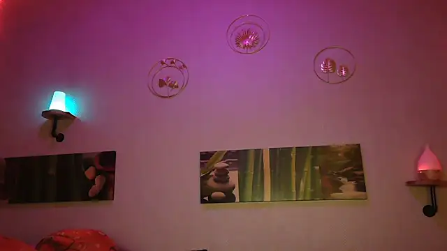 Snapshot of matrikes1 chatting on January 19, 12:06 am matrikes1 online show from January 19, 12:06 am