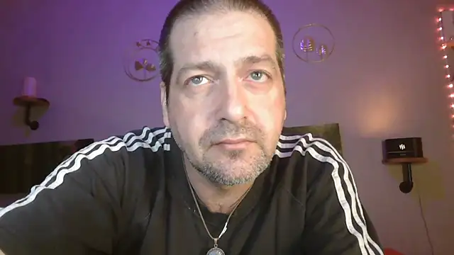 Snapshot of matrikes1 chatting on February 17, 5:32 pm matrikes1 online show from February 17, 5:32 pm