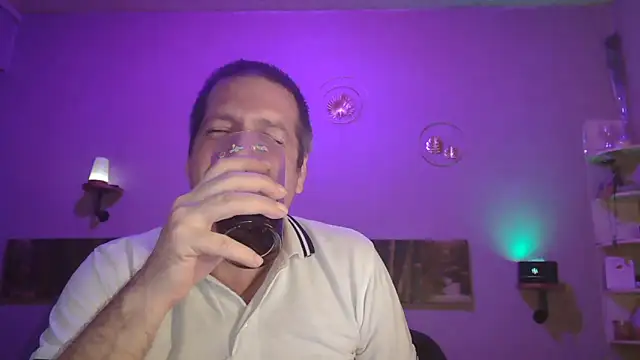 Snapshot of matrikes1 chatting on March 13, 10:21 pm matrikes1 online show from March 13, 10:21 pm