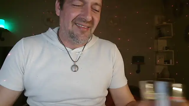 Snapshot of matrikes1 chatting on March 21, 11:01 pm matrikes1 online show from March 21, 11:01 pm