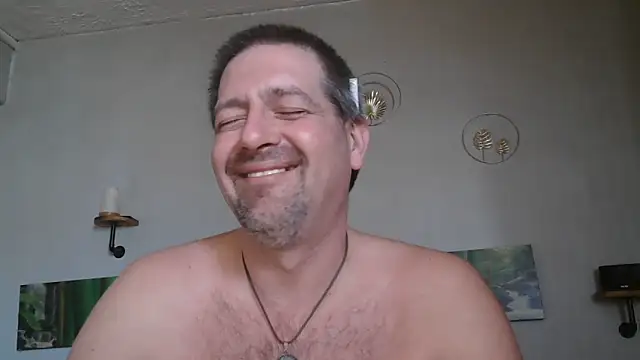 Snapshot of matrikes1 chatting on March 22, 2:47 pm matrikes1 online show from March 22, 2:47 pm