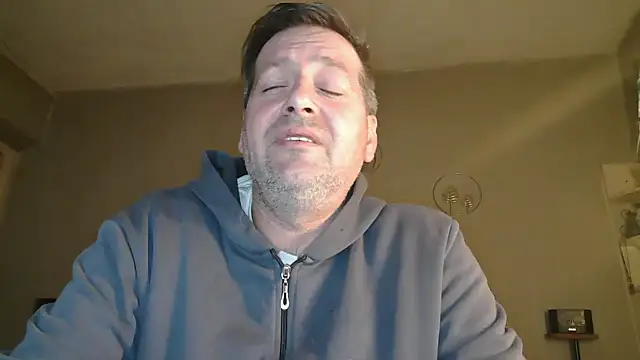 Snapshot of matrikes1 chatting on March 25, 4:57 pm matrikes1 online show from March 25, 4:57 pm