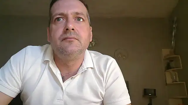 Snapshot of matrikes1 chatting on April 3, 3:21 pm matrikes1 online show from April 3, 3:21 pm