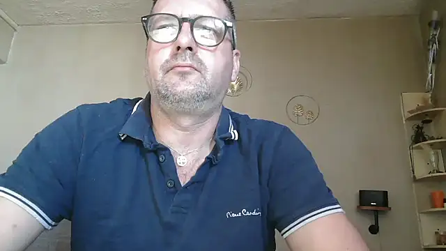 Snapshot of matrikes1 chatting on April 6, 1:01 pm matrikes1 online show from April 6, 1:01 pm