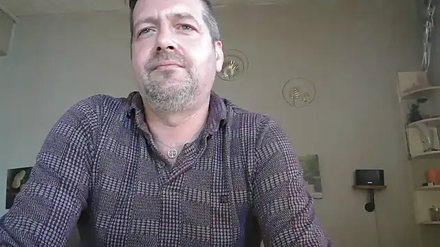 Snapshot of matrikes1 chatting on April 16, 3:13 pm matrikes1 online show from April 16, 3:13 pm