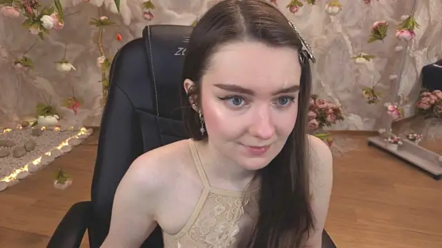 Snapshot of CloudGrace chatting on May 4, 3:13 am CloudGrace online show from May 4, 3:13 am