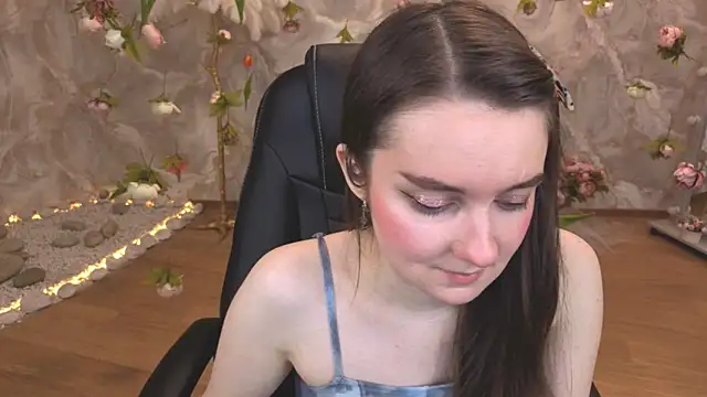 Snapshot of CloudGrace chatting on May 11, 6:16 pm CloudGrace online show from May 11, 6:16 pm