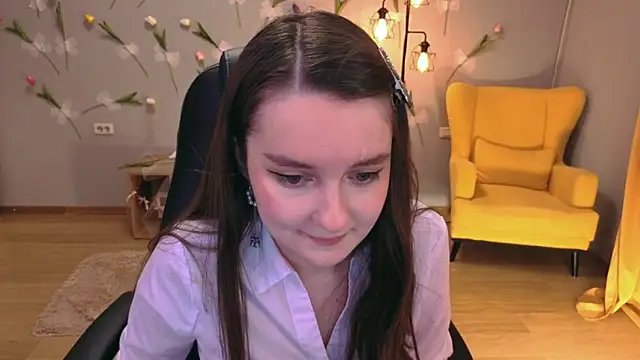 Snapshot of CloudGrace chatting on June 6, 6:23 pm CloudGrace online show from June 6, 6:23 pm