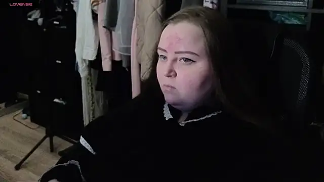 Snapshot of EMMA__CONNOR chatting on October 17, 12:01 am EMMA  CONNOR online show from October 17, 12:01 am