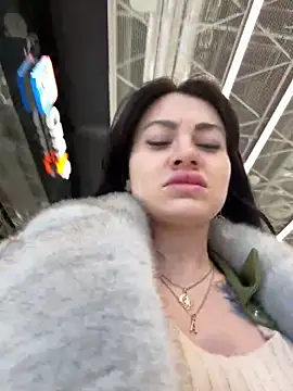 Snapshot of Wet__Bunny chatting on February 9, 9:47 am Wet Bunny online show from February 9, 9:47 am