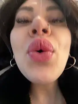 Snapshot of Wet__Bunny chatting on March 8, 9:39 am Wet Bunny online show from March 8, 9:39 am