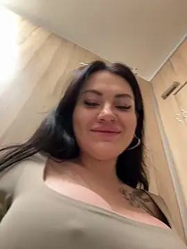 Snapshot of Wet__Bunny chatting on March 10, 9:43 am Wet Bunny online show from March 10, 9:43 am