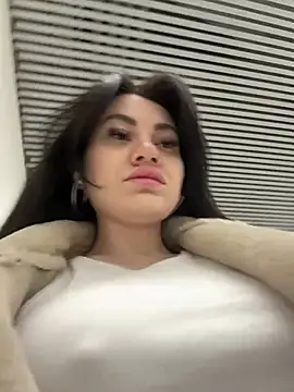 Snapshot of Wet__Bunny chatting on March 17, 9:44 am Wet Bunny online show from March 17, 9:44 am