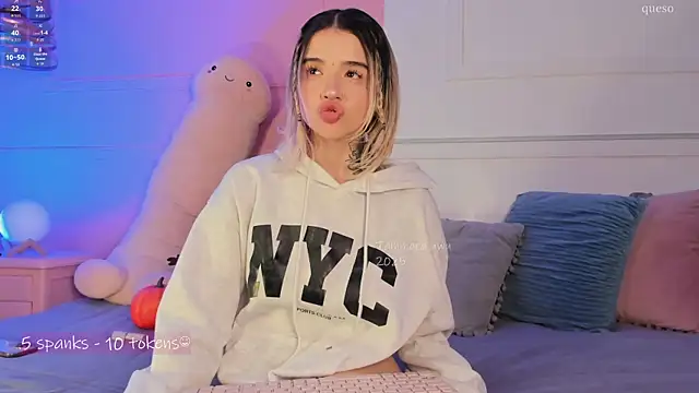 Snapshot of _Tammara_ chatting on November 12, 6:08 pm Tammara online show from November 12, 6:08 pm