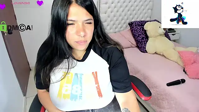 Karlathompson online show from February 10, 4:08 am