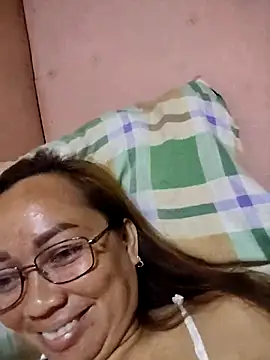 Snapshot of asianwet4u chatting on October 24, 2:13 pm asianwet4u online show from October 24, 2:13 pm