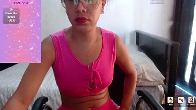 Snapshot of sensual_nataliee chatting on June 1, 3:47 pm sensual nataliee online show from June 1, 3:47 pm