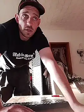 Codymc89 online show from April 20, 5:26 pm