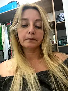 moniquerainx online show from December 3, 3:58 am