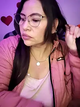 esmeralda milf online show from February 24, 7:45 pm