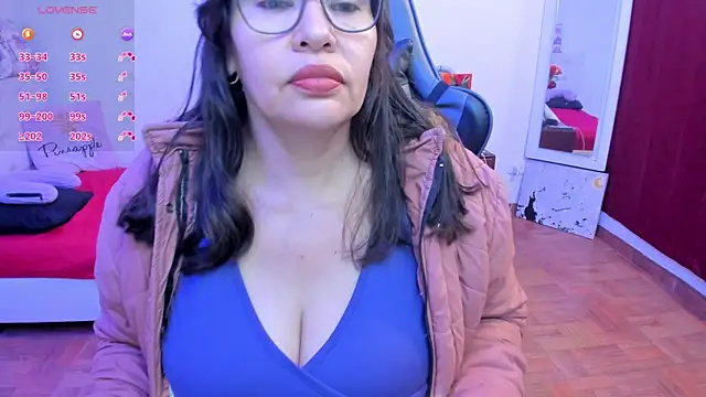 Snapshot of esmeralda_milf chatting on May 8, 8:36 pm esmeralda milf online show from May 8, 8:36 pm