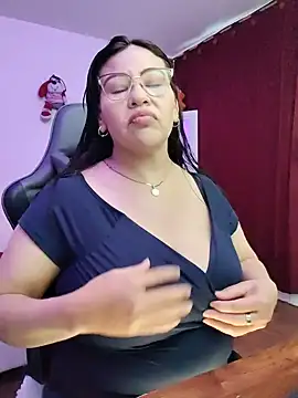 Snapshot of esmeralda_milf chatting on June 20, 8:33 pm esmeralda milf online show from June 20, 8:33 pm