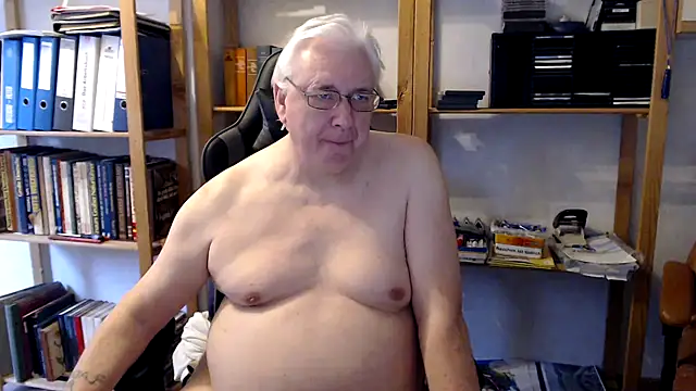 Snapshot of SchwanzhureXXL chatting on February 20, 2:57 pm SchwanzhureXXL online show from February 20, 2:57 pm