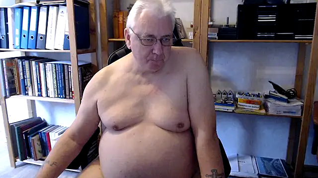 Snapshot of SchwanzhureXXL chatting on September 13, 8:14 am SchwanzhureXXL online show from September 13, 8:14 am