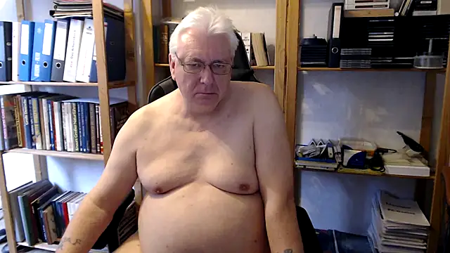 Snapshot of SchwanzhureXXL chatting on March 13, 9:49 am SchwanzhureXXL online show from March 13, 9:49 am