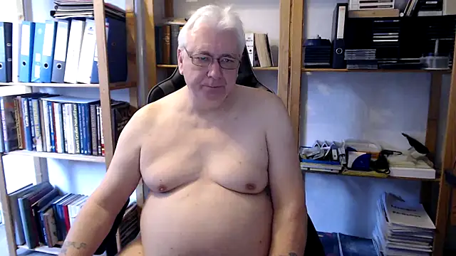 Snapshot of SchwanzhureXXL chatting on March 20, 8:41 am SchwanzhureXXL online show from March 20, 8:41 am