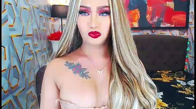 Snapshot of KylieMaxwellCaulfield_TS chatting on December 11, 1:47 am KylieMaxwellCaulfield TS online show from December 11, 1:47 am