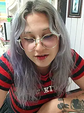 Snapshot of ElfGrey chatting on December 8, 3:32 am ElfGrey online show from December 8, 3:32 am