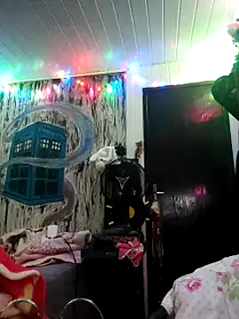 Snapshot of ElfGrey chatting on December 10, 7:26 am ElfGrey online show from December 10, 7:26 am