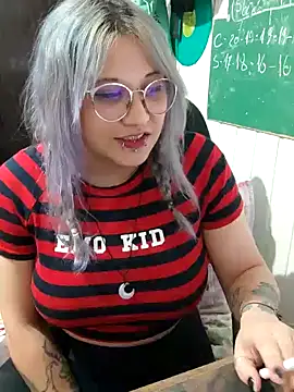 Snapshot of ElfGrey chatting on December 11, 8:15 am ElfGrey online show from December 11, 8:15 am