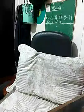 Snapshot of ElfGrey chatting on January 23, 3:16 am ElfGrey online show from January 23, 3:16 am