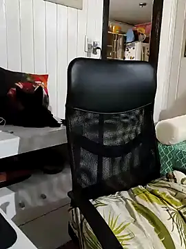 Snapshot of ElfGrey chatting on February 5, 3:45 am ElfGrey online show from February 5, 3:45 am