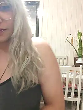 Snapshot of ElfGrey chatting on March 14, 2:31 am ElfGrey online show from March 14, 2:31 am