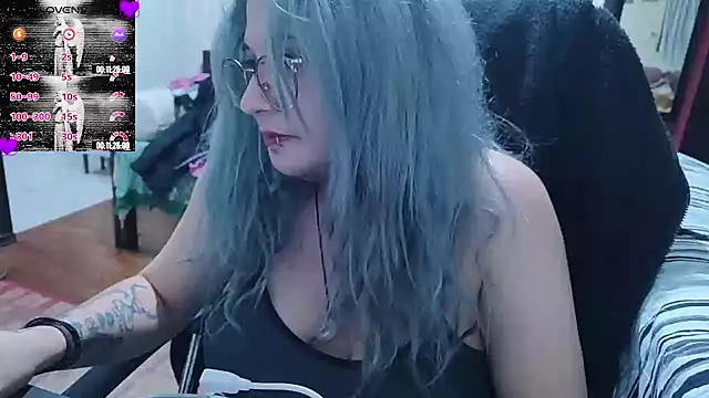 Snapshot of ElfGrey chatting on September 22, 4:47 am ElfGrey online show from September 22, 4:47 am