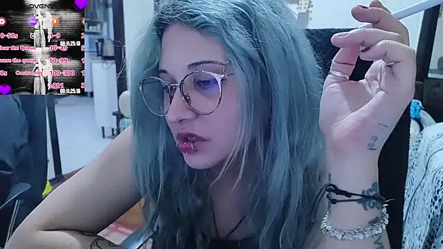 Snapshot of ElfGrey chatting on October 21, 3:51 am ElfGrey online show from October 21, 3:51 am