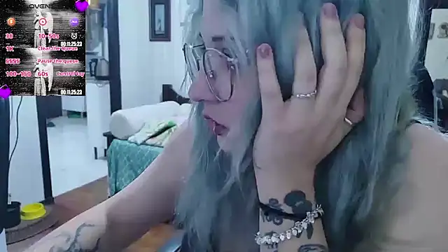 Snapshot of ElfGrey chatting on November 19, 4:56 am ElfGrey online show from November 19, 4:56 am