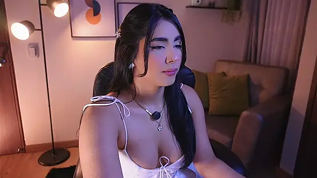 Isabella dior online show from November 9, 9:35 pm