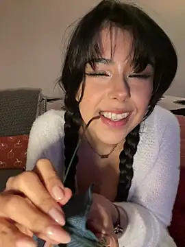 Evie-Luna online show from December 13, 1:04 am